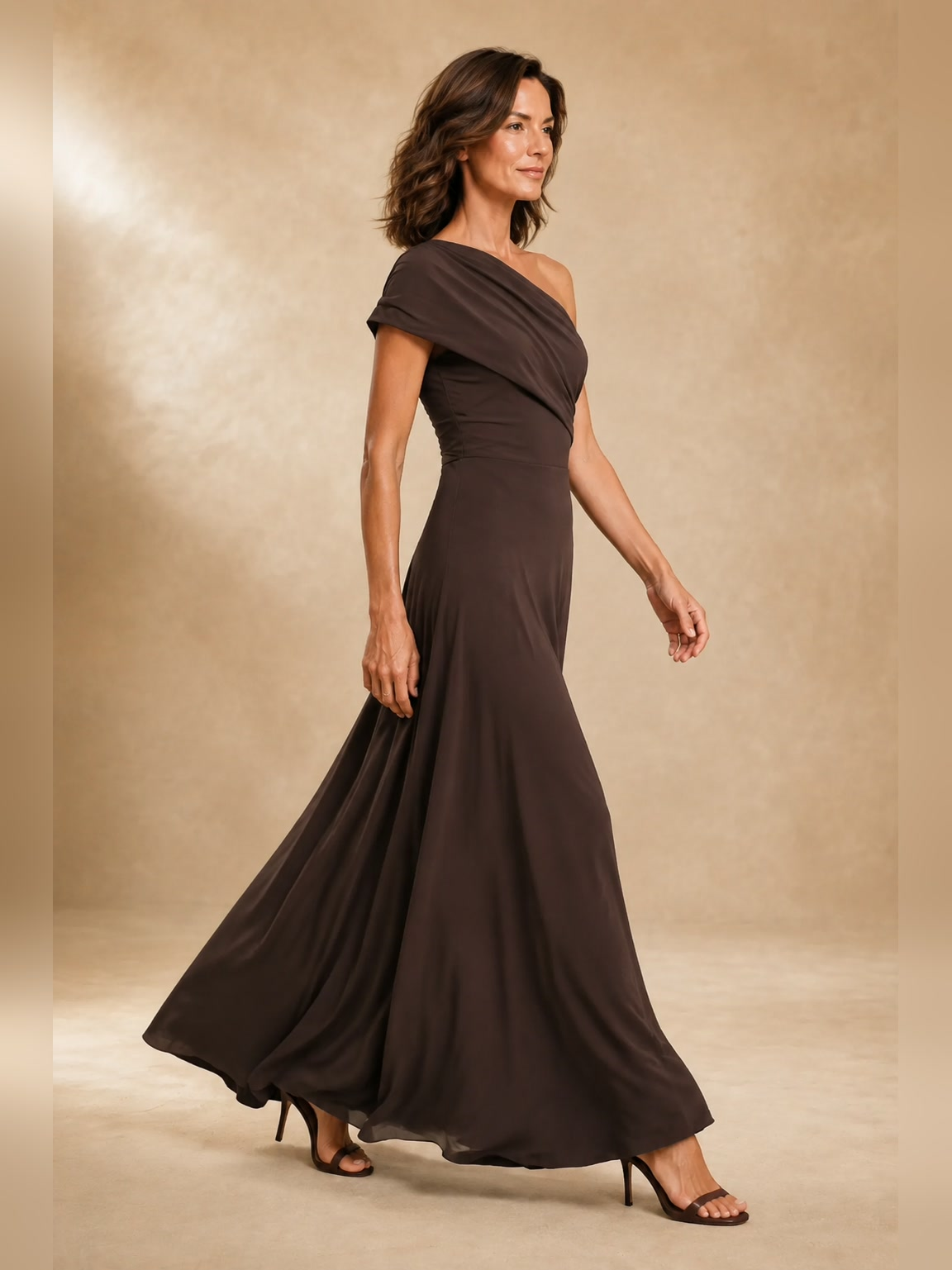 Elda | Vestido largo con escote drapeado y falda acampanada, chocolate