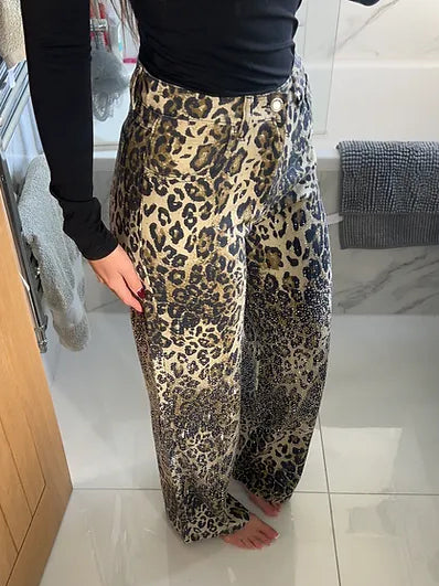 Vaqueros anchos con estampado de leopardo