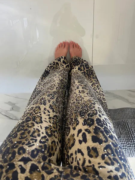 Vaqueros anchos con estampado de leopardo