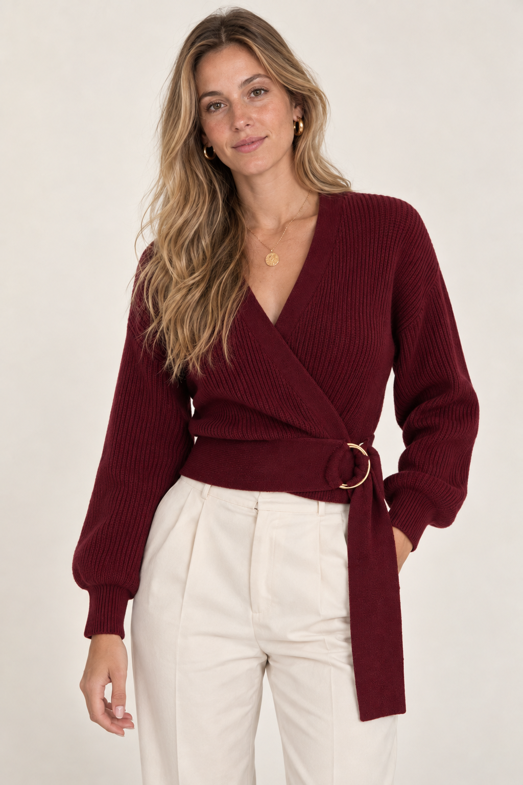Soraya| Jersey con Diseño Cruzado y Hebilla Dorada