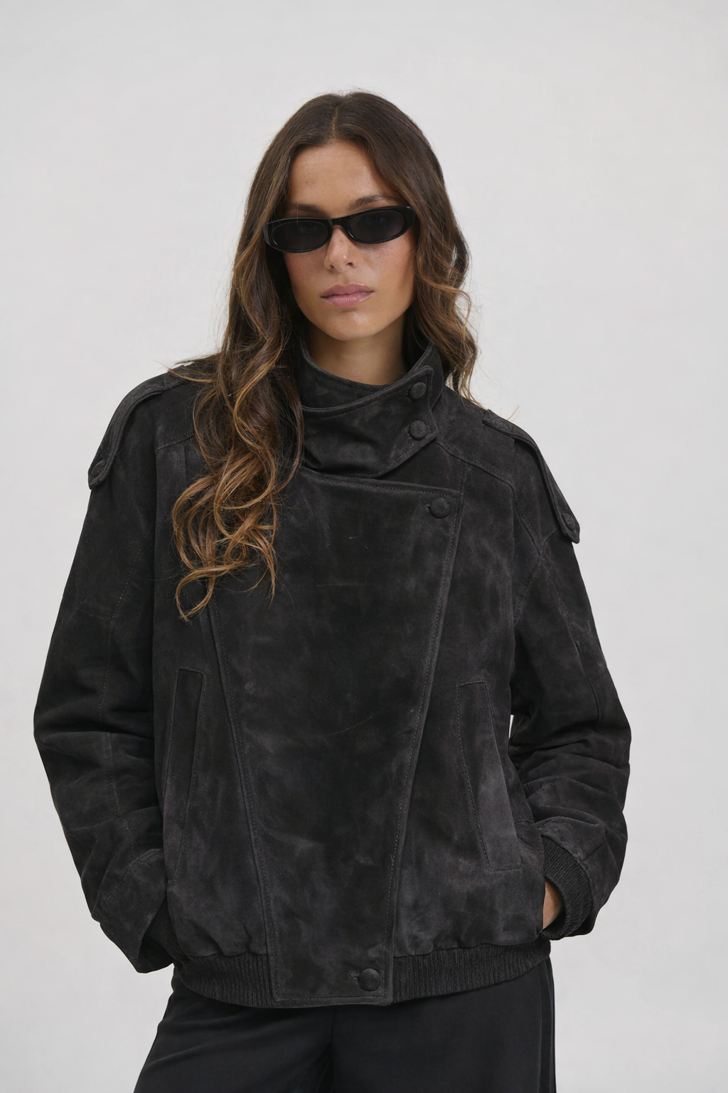 Chaqueta Negra Cuello Alto Laurent